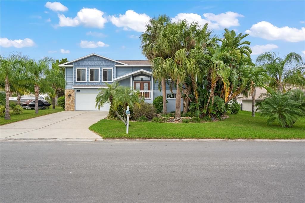 For Sale: $845,000 (3 beds, 3 baths, 2322 Square Feet)