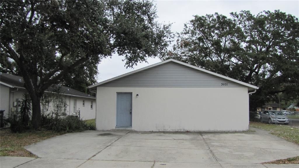 For Rent: $2,600 (3 beds, 2 baths, 990 Square Feet)