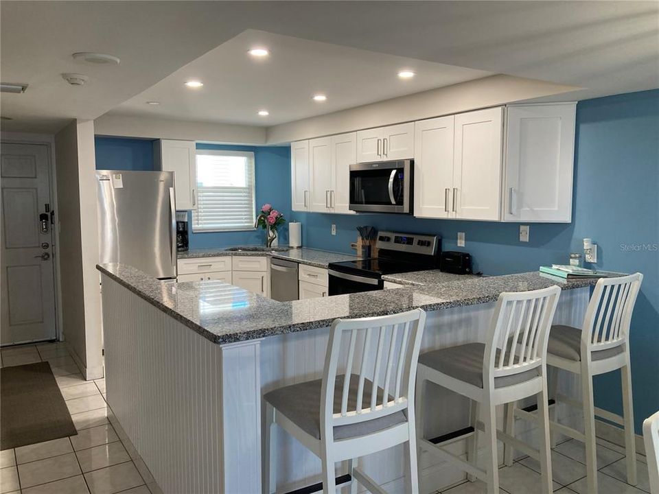 Kitchen with Breakfast bar