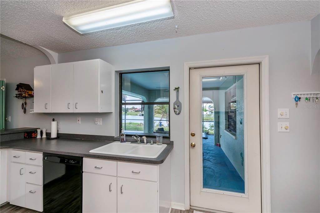 For Sale: $349,900 (2 beds, 2 baths, 1332 Square Feet)