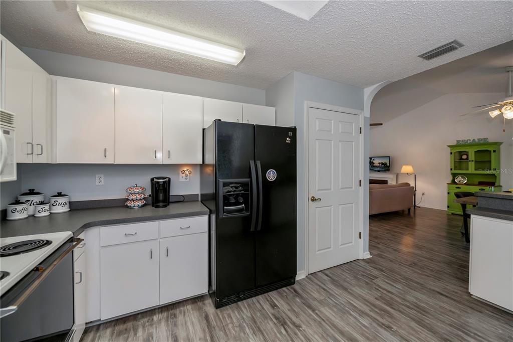 For Sale: $349,900 (2 beds, 2 baths, 1332 Square Feet)