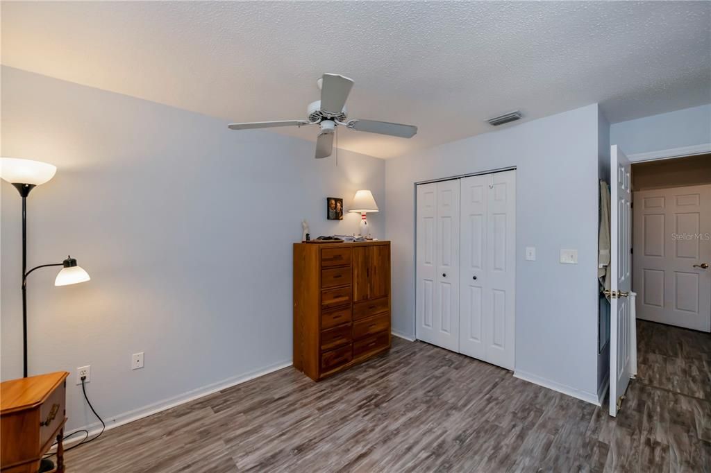 For Sale: $349,900 (2 beds, 2 baths, 1332 Square Feet)