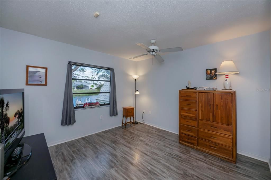 For Sale: $349,900 (2 beds, 2 baths, 1332 Square Feet)