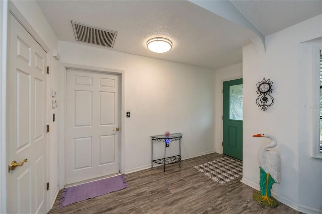 For Sale: $349,900 (2 beds, 2 baths, 1332 Square Feet)