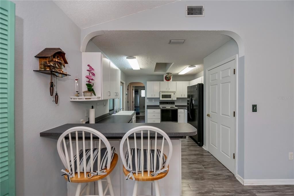 For Sale: $349,900 (2 beds, 2 baths, 1332 Square Feet)