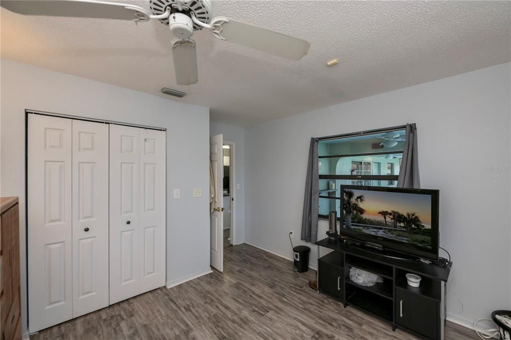 For Sale: $349,900 (2 beds, 2 baths, 1332 Square Feet)