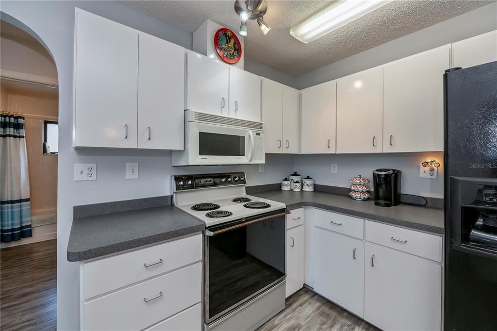 For Sale: $349,900 (2 beds, 2 baths, 1332 Square Feet)