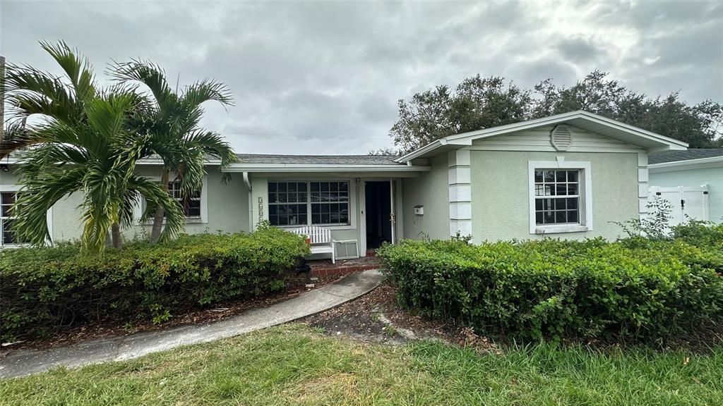 For Sale: $699,000 (3 beds, 2 baths, 1976 Square Feet)