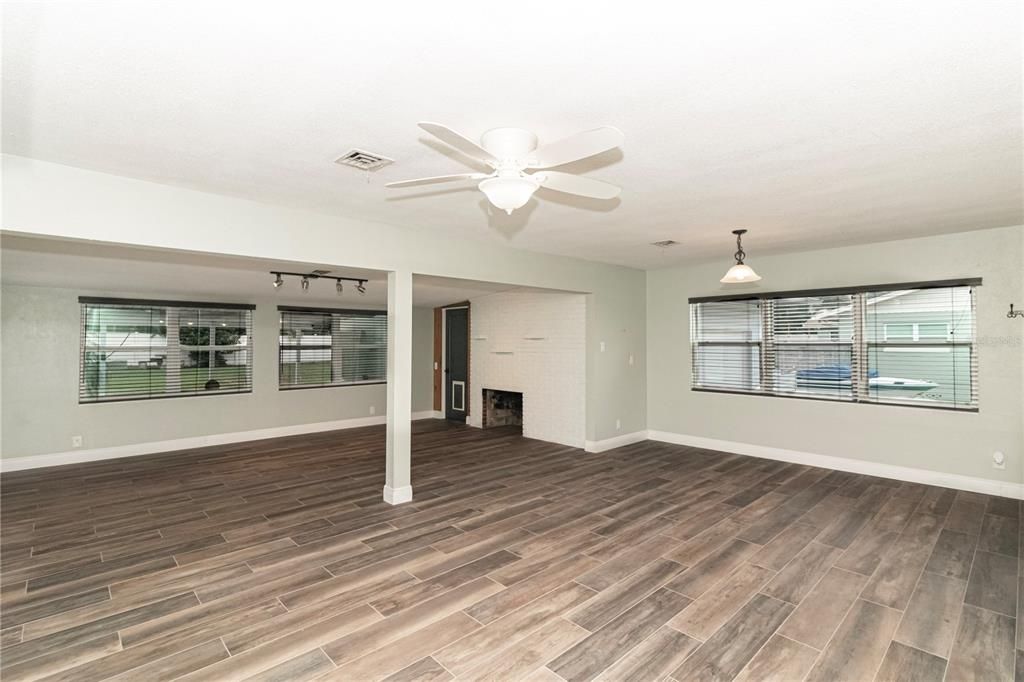 For Sale: $339,000 (3 beds, 2 baths, 1576 Square Feet)