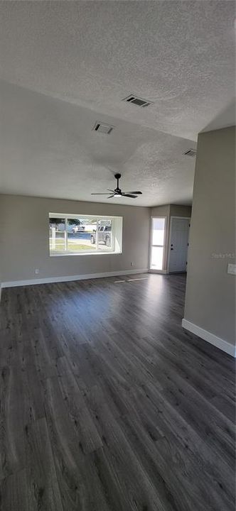 For Sale: $367,900 (3 beds, 2 baths, 1563 Square Feet)