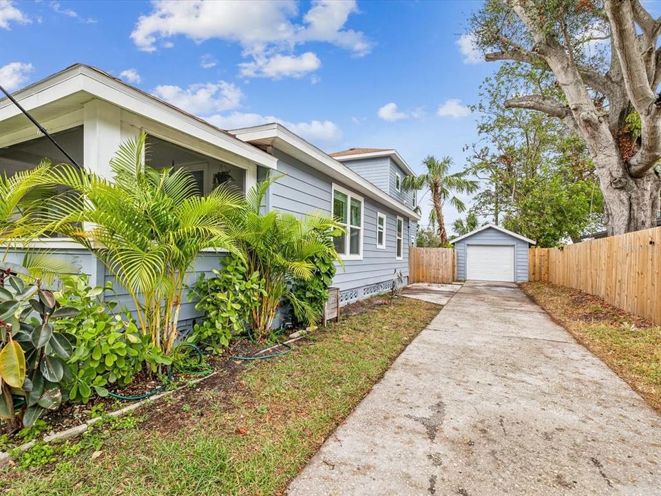 For Sale: $1,250,000 (3 beds, 2 baths, 2105 Square Feet)