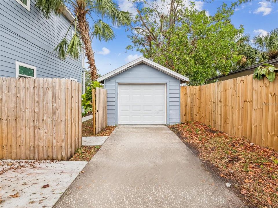 For Sale: $1,250,000 (3 beds, 2 baths, 2105 Square Feet)