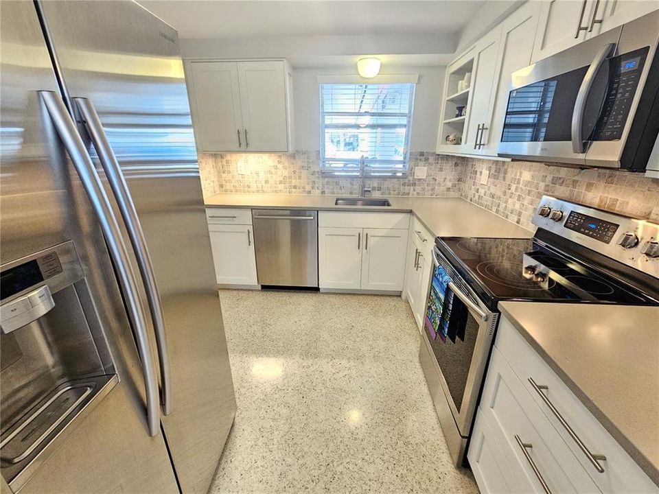 Upgraded kitchen and stainless appliances