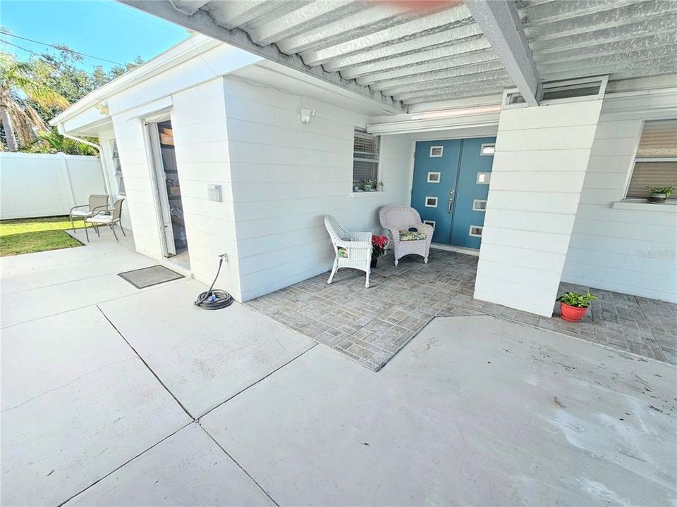 Sitting area and outside laundry room