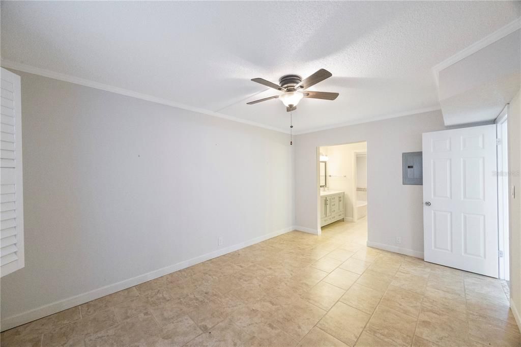 For Sale: $240,000 (2 beds, 2 baths, 1075 Square Feet)