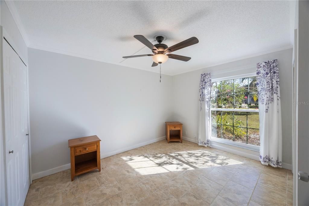 For Sale: $240,000 (2 beds, 2 baths, 1075 Square Feet)