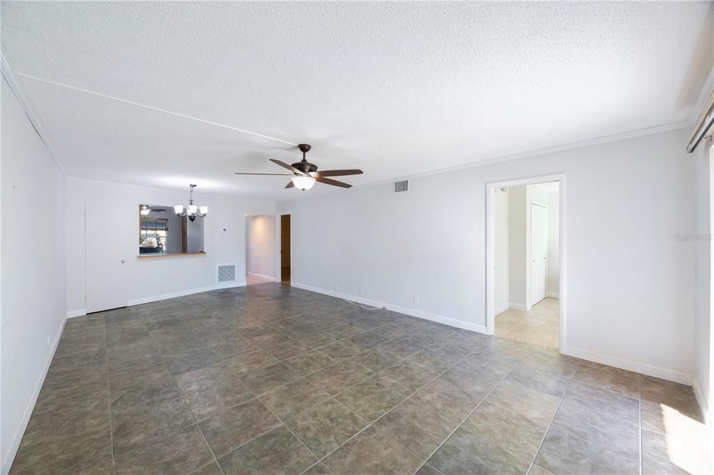 For Sale: $240,000 (2 beds, 2 baths, 1075 Square Feet)