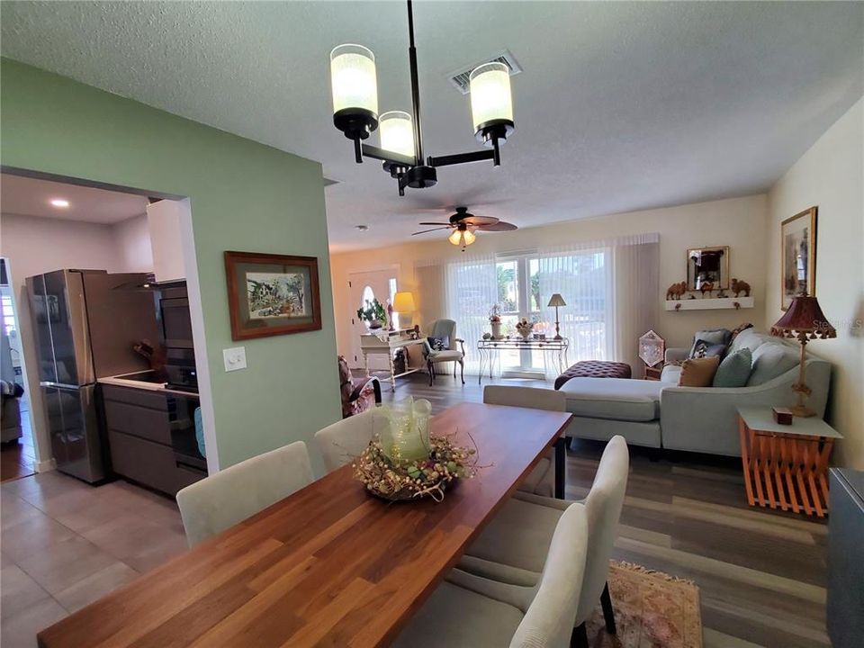 For Sale: $365,000 (2 beds, 2 baths, 1479 Square Feet)