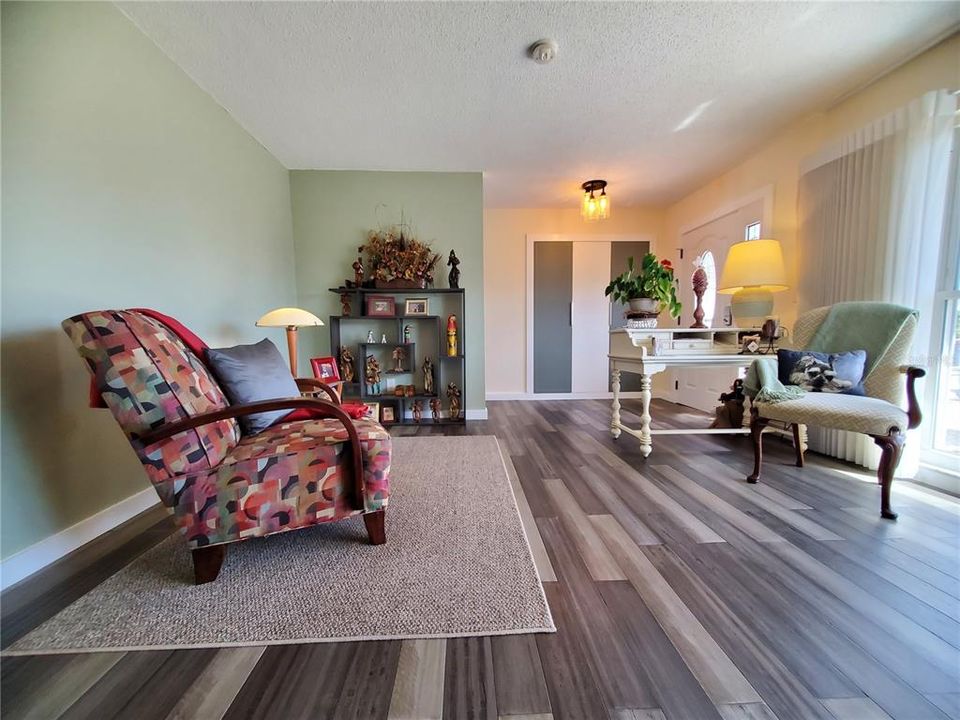 For Sale: $365,000 (2 beds, 2 baths, 1479 Square Feet)