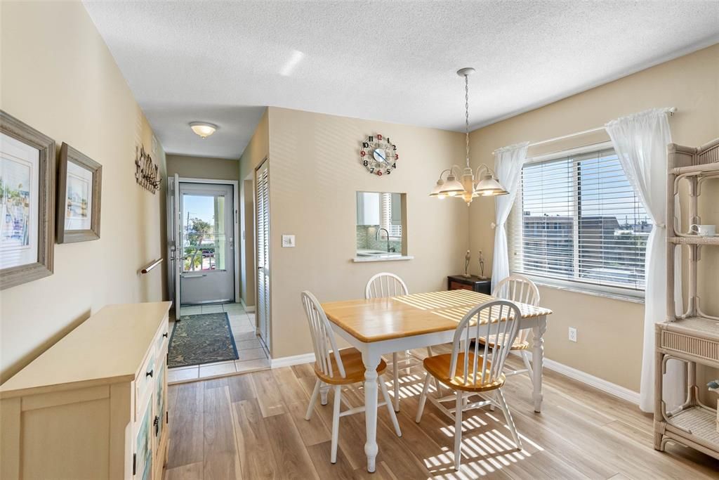 For Sale: $449,900 (2 beds, 2 baths, 850 Square Feet)