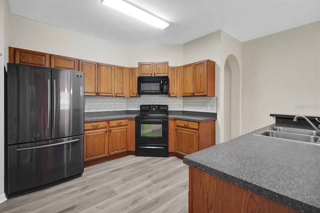 For Sale: $337,500 (3 beds, 2 baths, 1897 Square Feet)