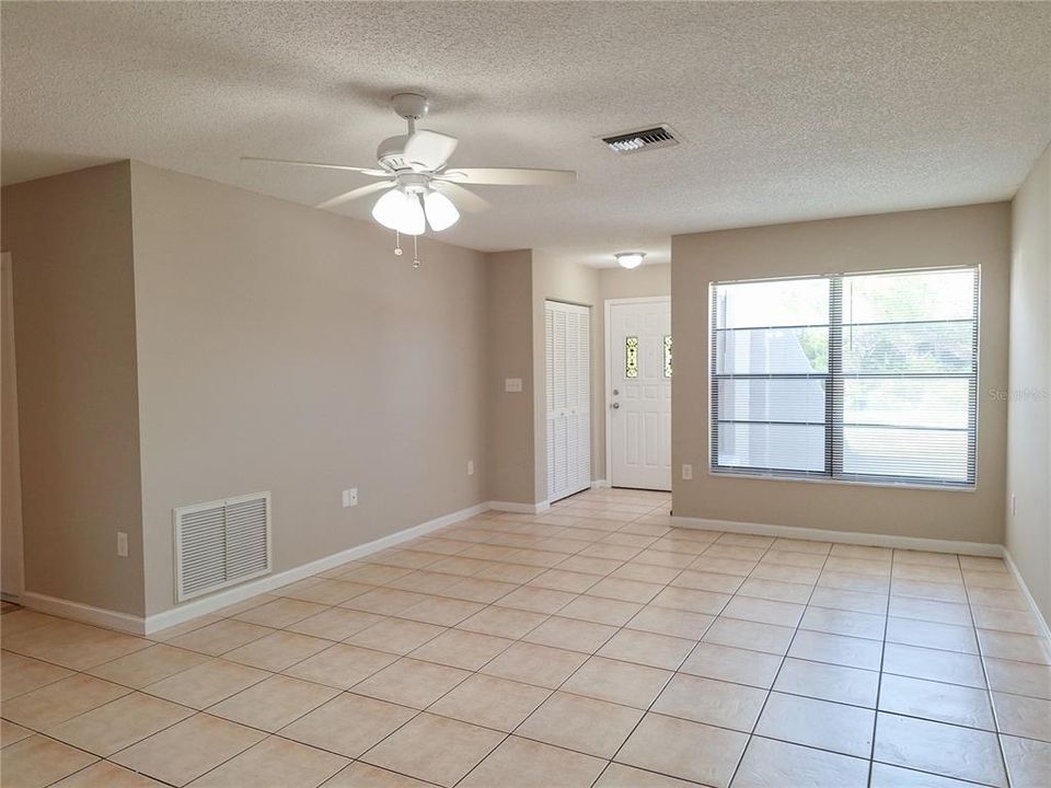 For Sale: $319,500 (3 beds, 2 baths, 1376 Square Feet)