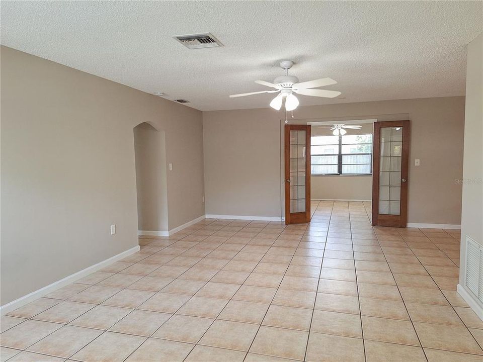 For Sale: $319,500 (3 beds, 2 baths, 1376 Square Feet)