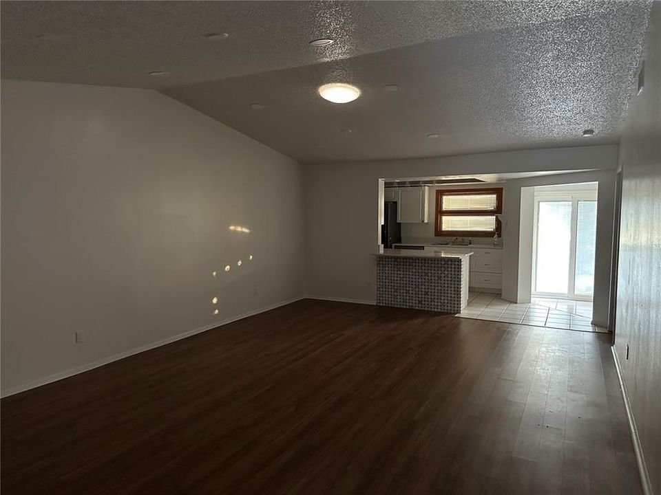 For Sale: $324,000 (2 beds, 2 baths, 1260 Square Feet)