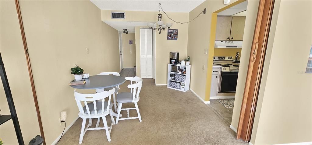 For Rent: $1,250 (1 beds, 1 baths, 663 Square Feet)