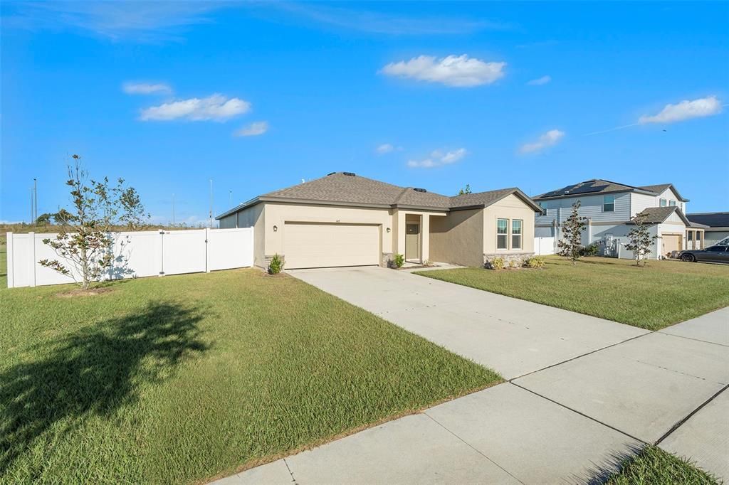 For Sale: $410,000 (3 beds, 2 baths, 1679 Square Feet)