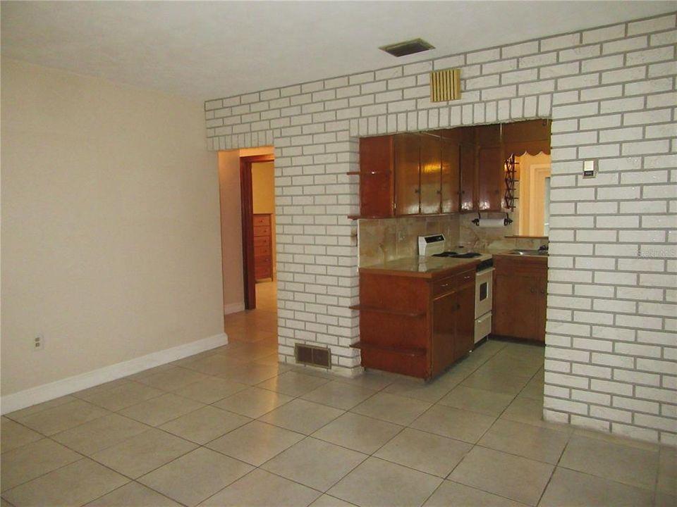 For Rent: $2,100 (2 beds, 1 baths, 1246 Square Feet)