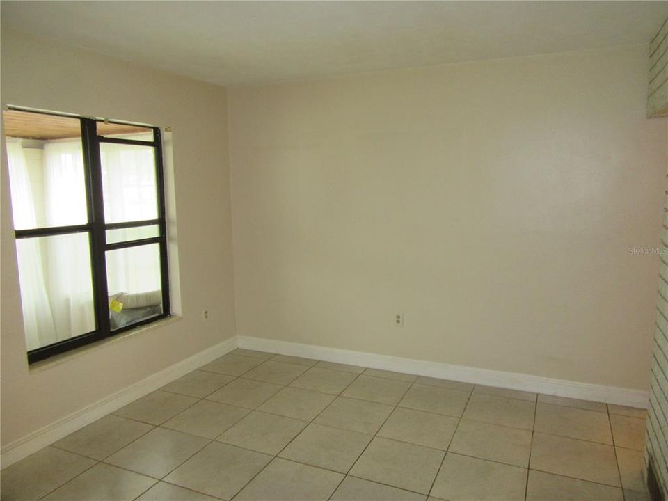 For Rent: $2,100 (2 beds, 1 baths, 1246 Square Feet)