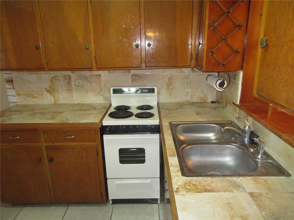 For Rent: $2,100 (2 beds, 1 baths, 1246 Square Feet)