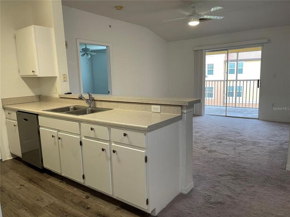 For Rent: $1,700 (2 beds, 2 baths, 1043 Square Feet)