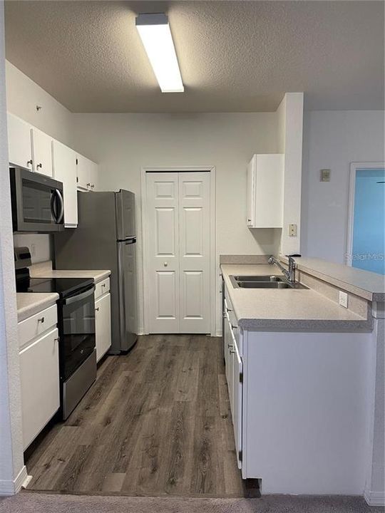 For Rent: $1,700 (2 beds, 2 baths, 1043 Square Feet)