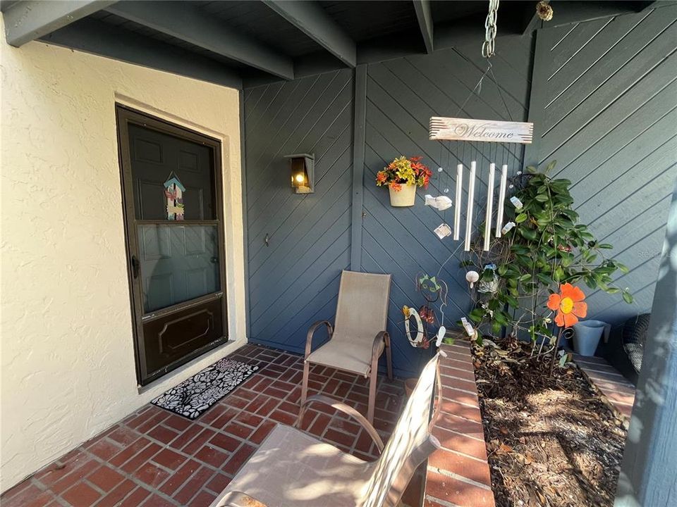 For Sale: $317,000 (2 beds, 2 baths, 2100 Square Feet)