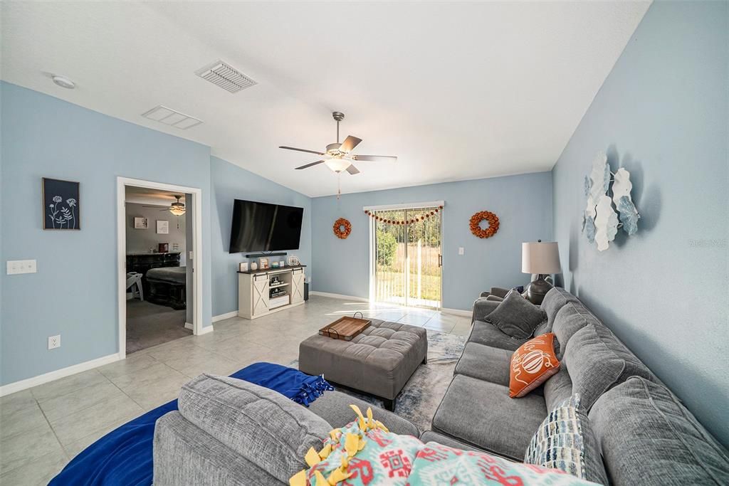 For Sale: $349,000 (4 beds, 2 baths, 1810 Square Feet)