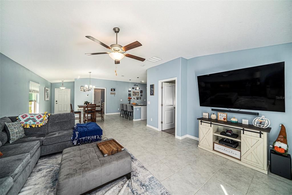 For Sale: $349,000 (4 beds, 2 baths, 1810 Square Feet)