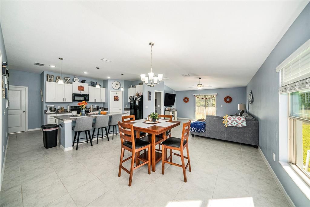 For Sale: $349,000 (4 beds, 2 baths, 1810 Square Feet)