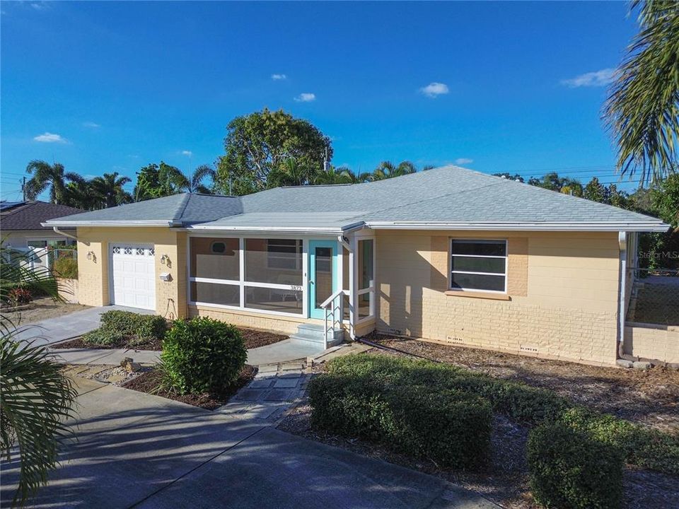 For Sale: $575,000 (3 beds, 3 baths, 1970 Square Feet)