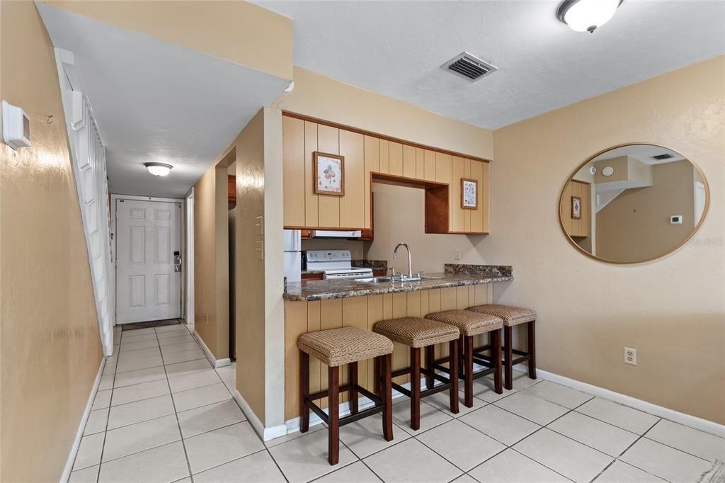 For Sale: $175,000 (2 beds, 2 baths, 1040 Square Feet)