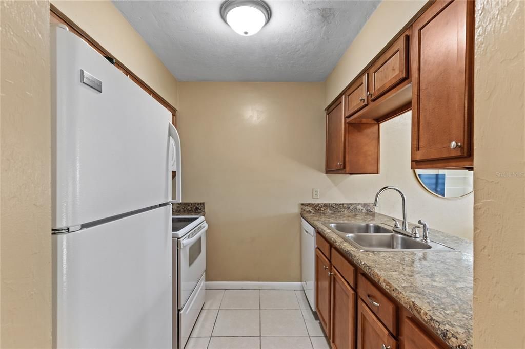 For Sale: $175,000 (2 beds, 2 baths, 1040 Square Feet)