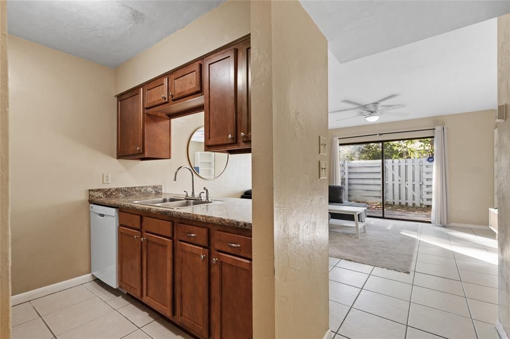 For Sale: $175,000 (2 beds, 2 baths, 1040 Square Feet)