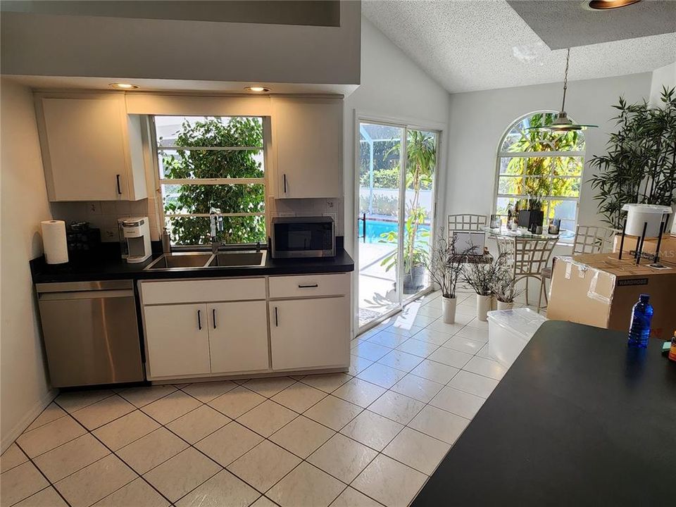 For Sale: $399,900 (3 beds, 2 baths, 2062 Square Feet)