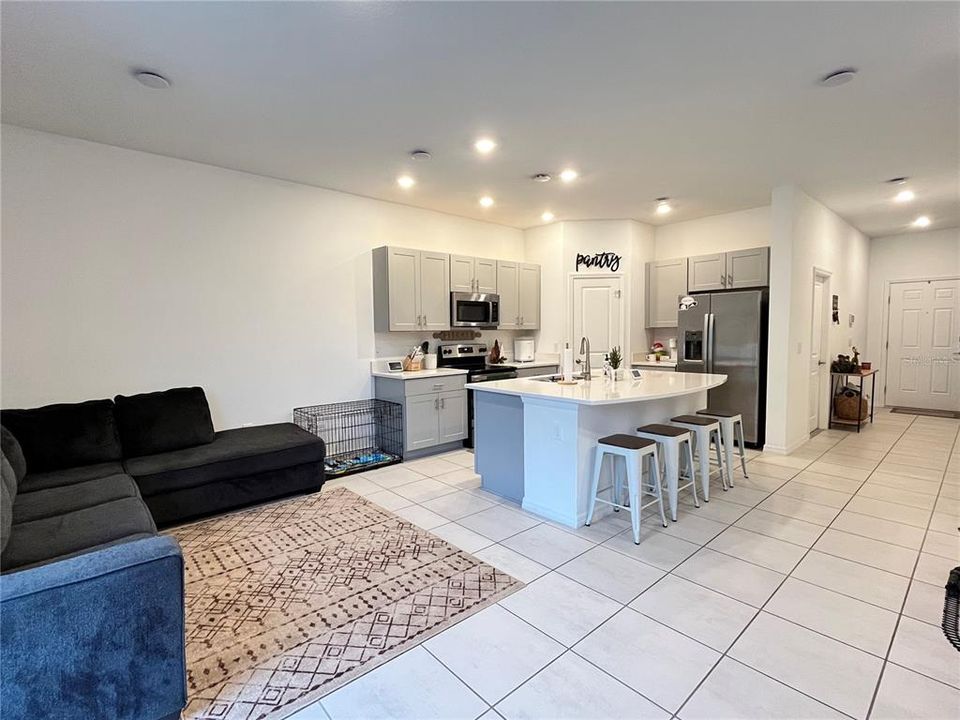 For Sale: $328,000 (3 beds, 2 baths, 1373 Square Feet)