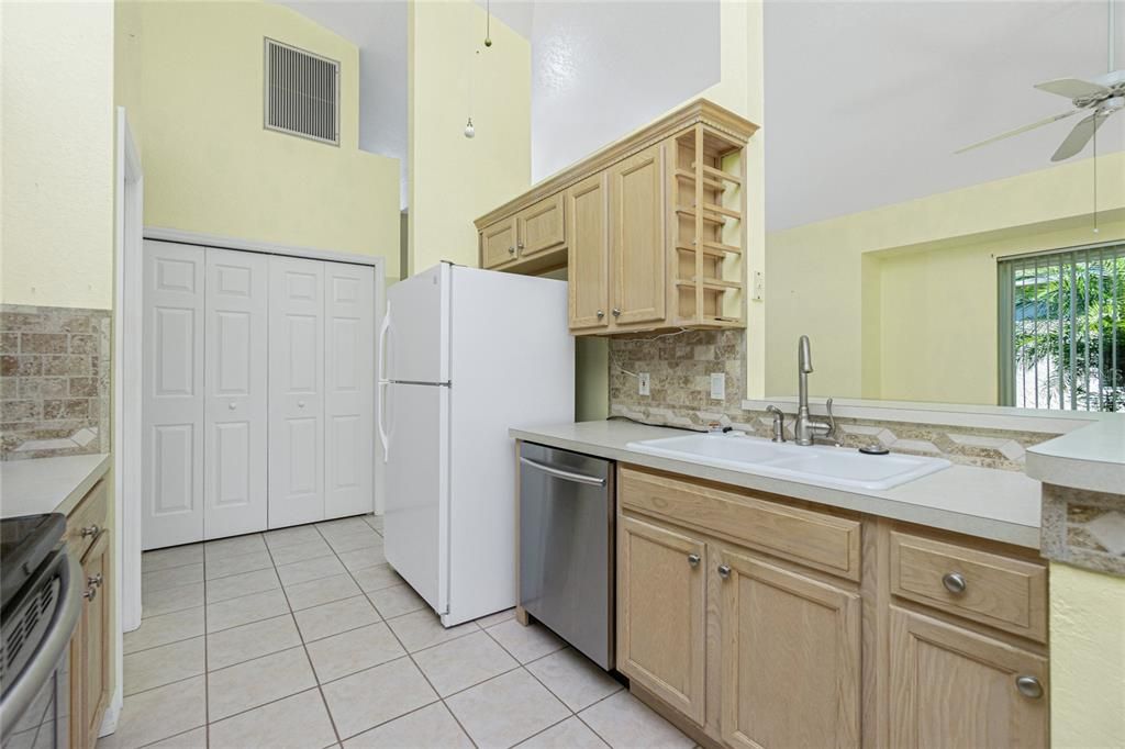 For Sale: $339,900 (3 beds, 2 baths, 1524 Square Feet)