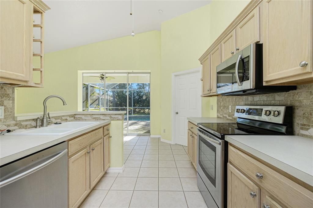 For Sale: $339,900 (3 beds, 2 baths, 1524 Square Feet)