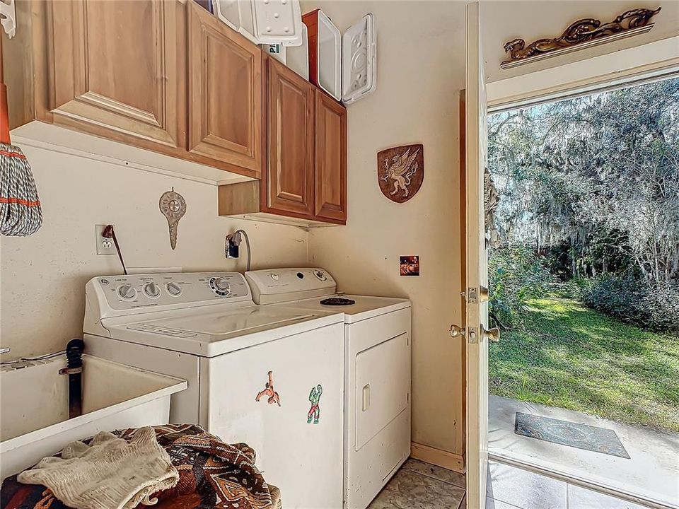 MUD ROOM/LAUNDRY ROOM