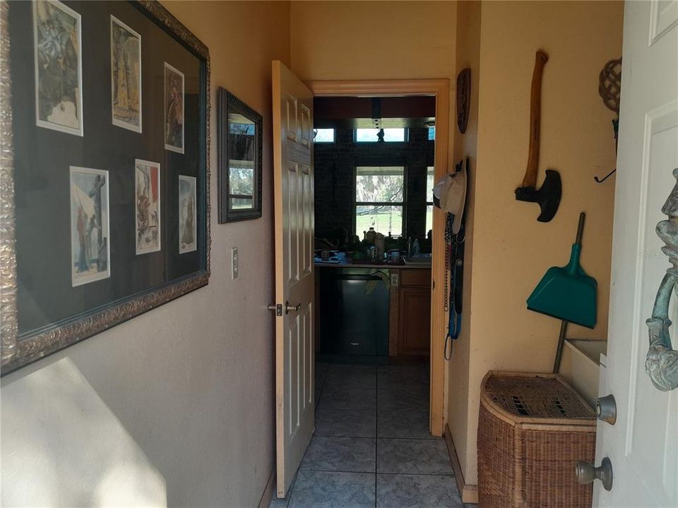 MUD ROOM/LAUNDRY ROOM