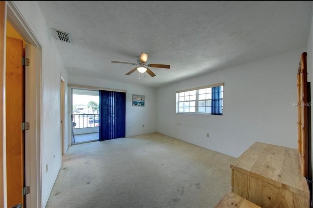 For Sale: $183,500 (2 beds, 2 baths, 1056 Square Feet)